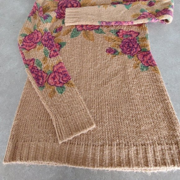 RUE 21 Women's 100% Acrylic Floral Print Crew Neck L/S Sweater - Tan Red Green - Picture 12 of 13